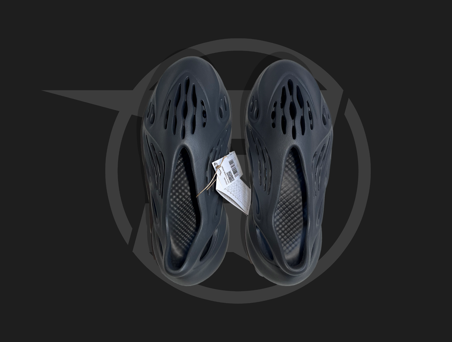 adidas Yeezy Foam RNR Carbon