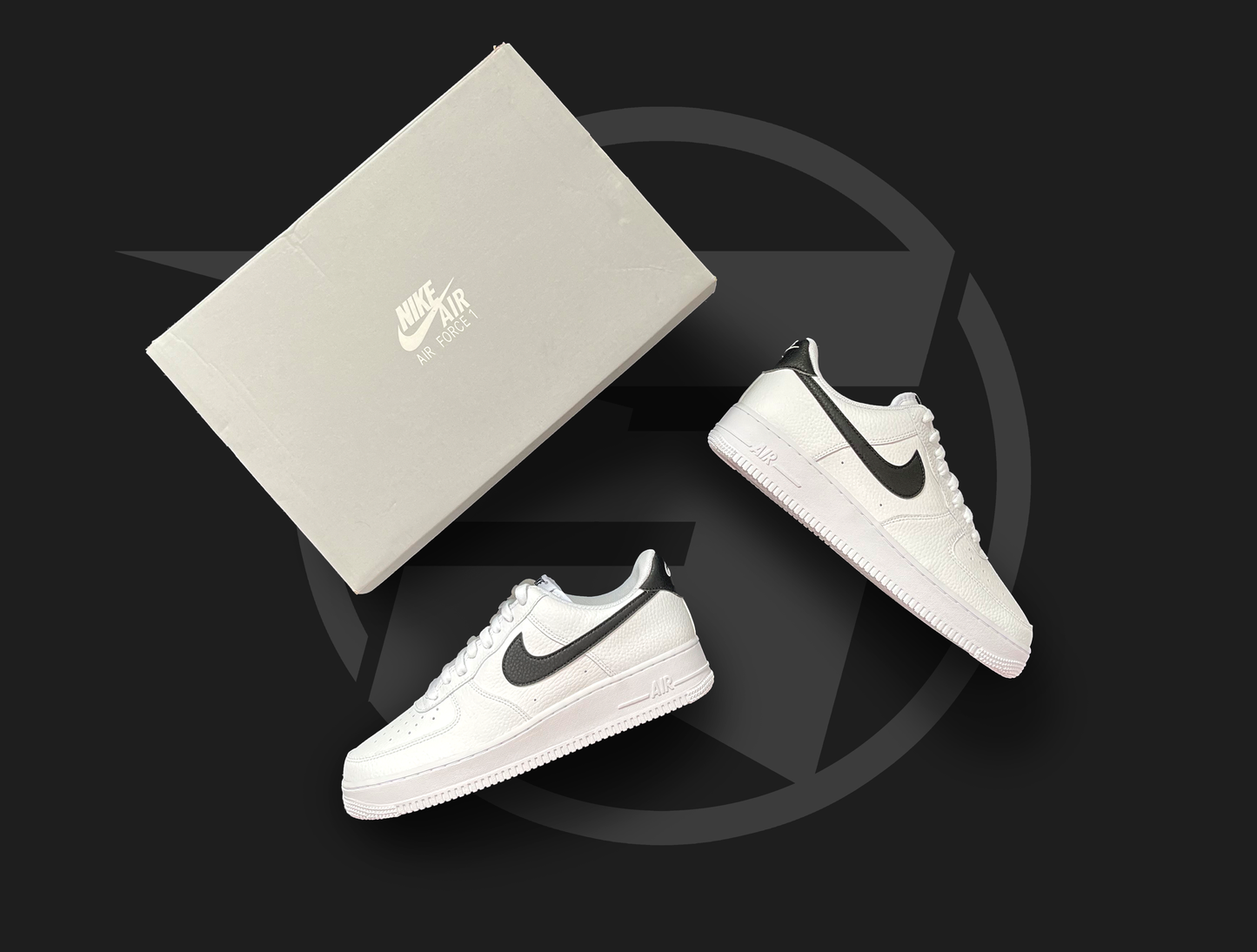 Nike AirForce 1 White Black Pebbled Leather