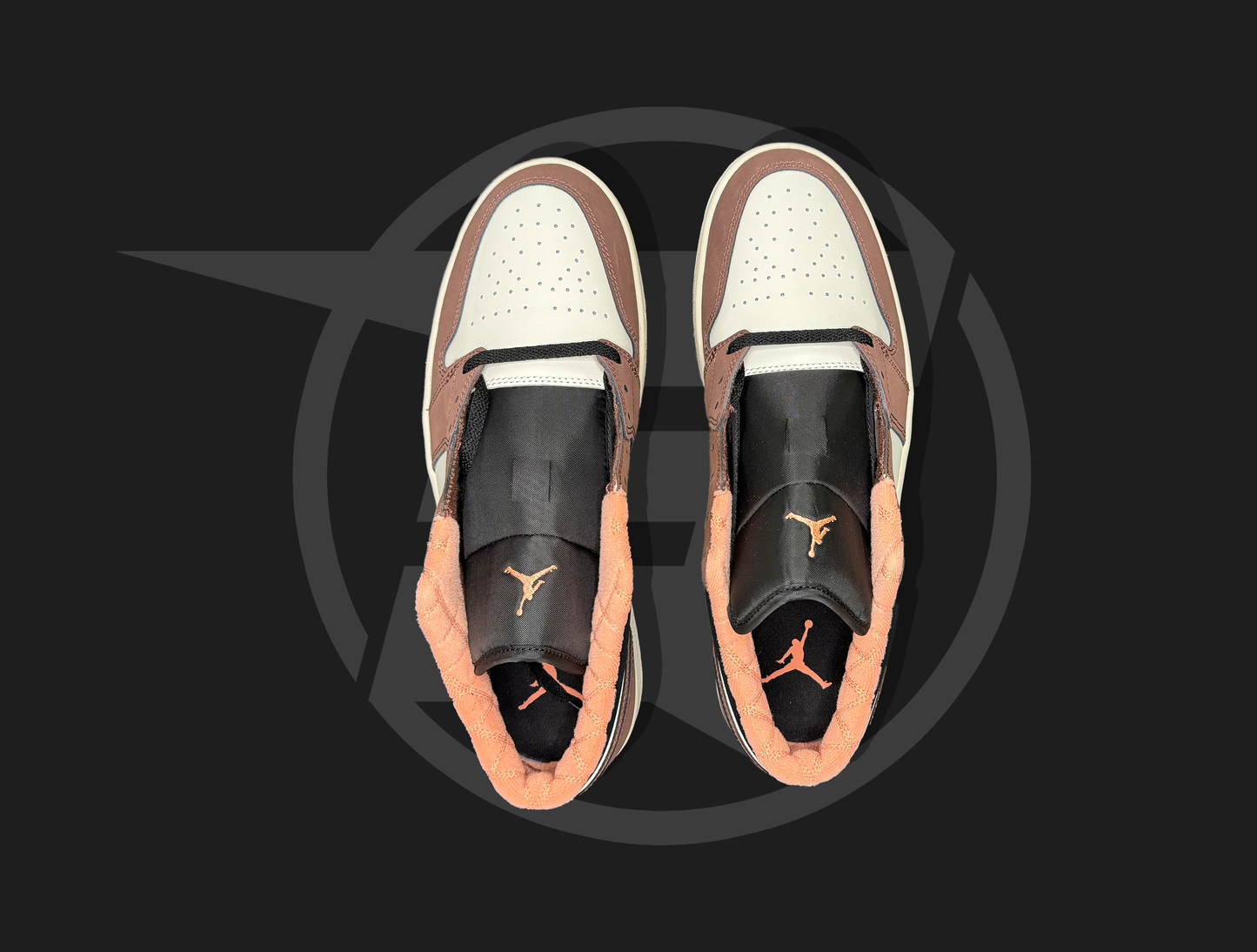 Jordan 1 Low Mocha